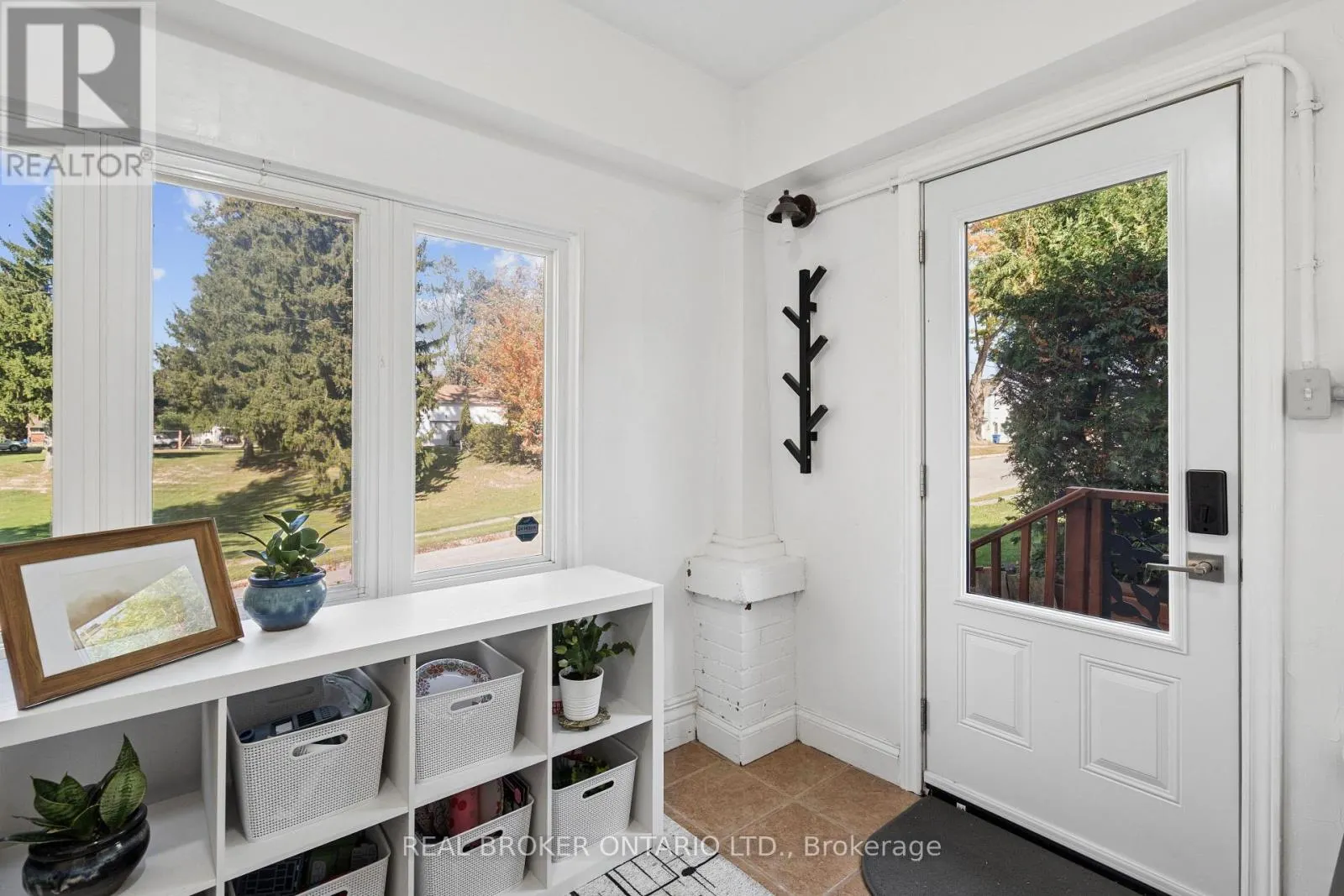324 DALY STREET