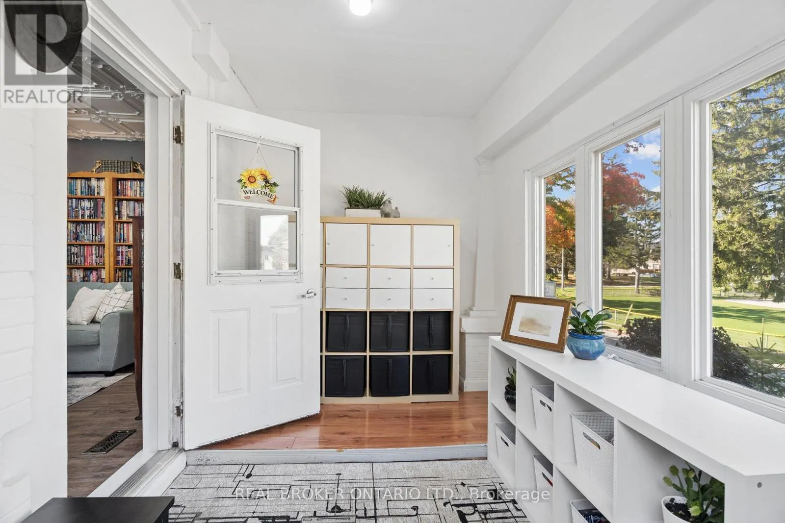 324 DALY STREET
