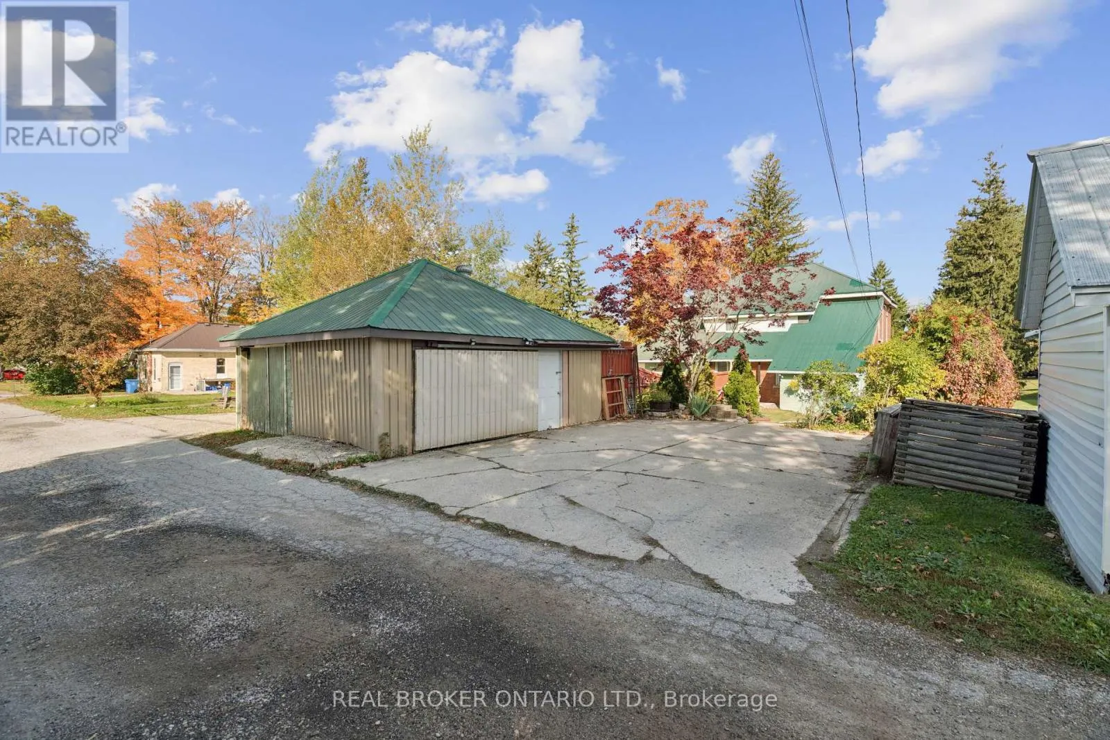 324 DALY STREET