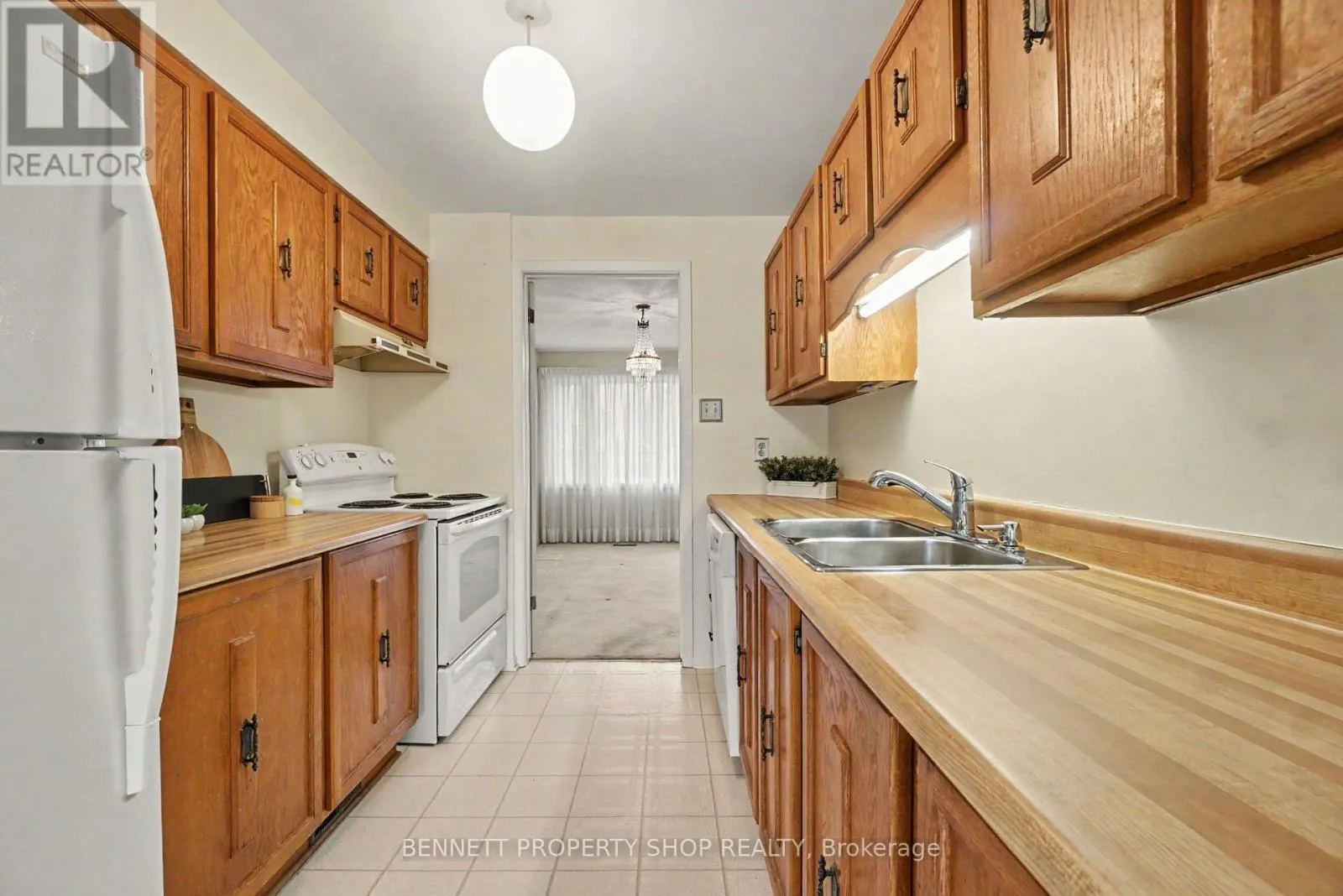 57 SANDHURST COURT
