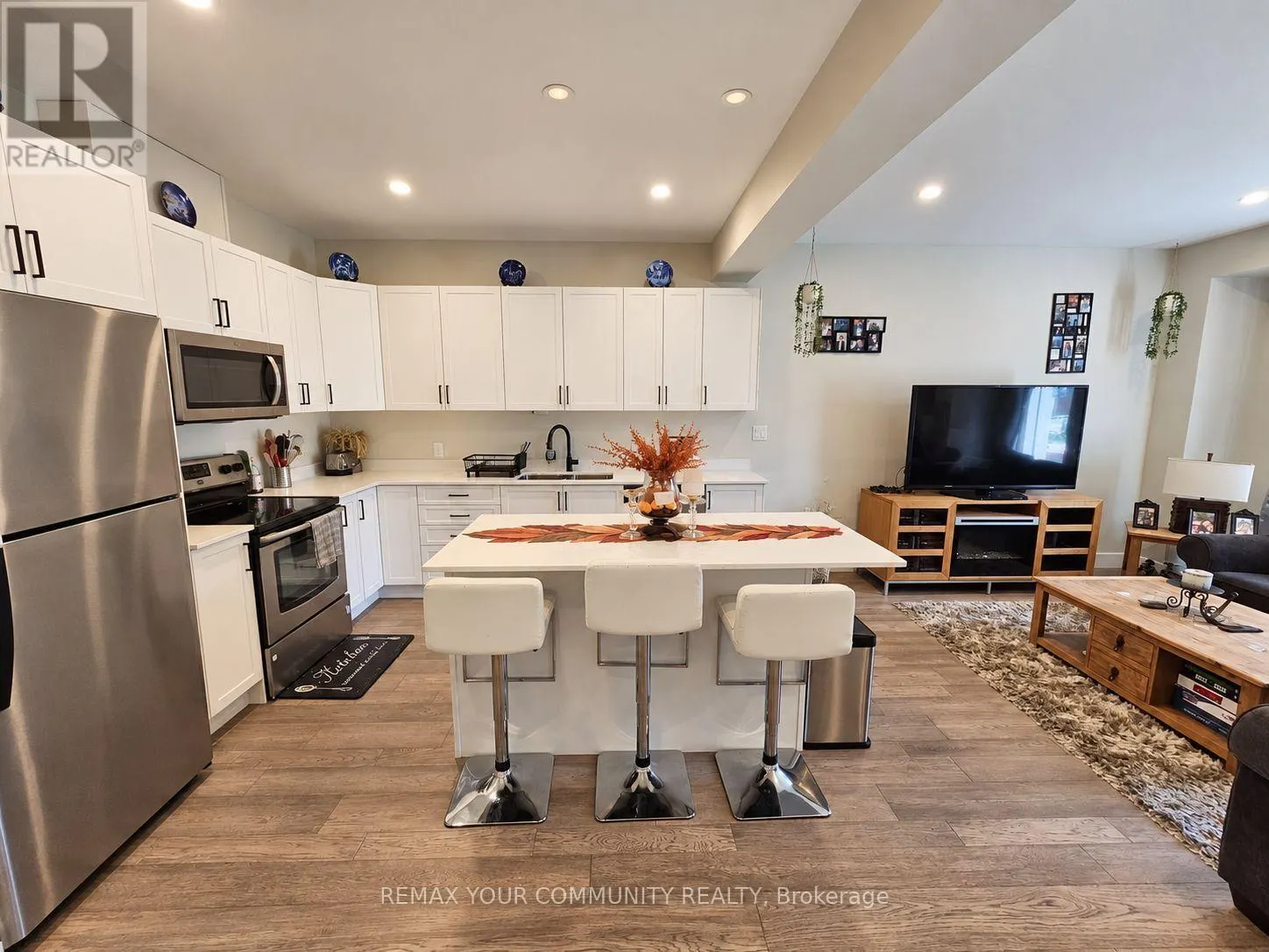 28 DUSENBURY DRIVE