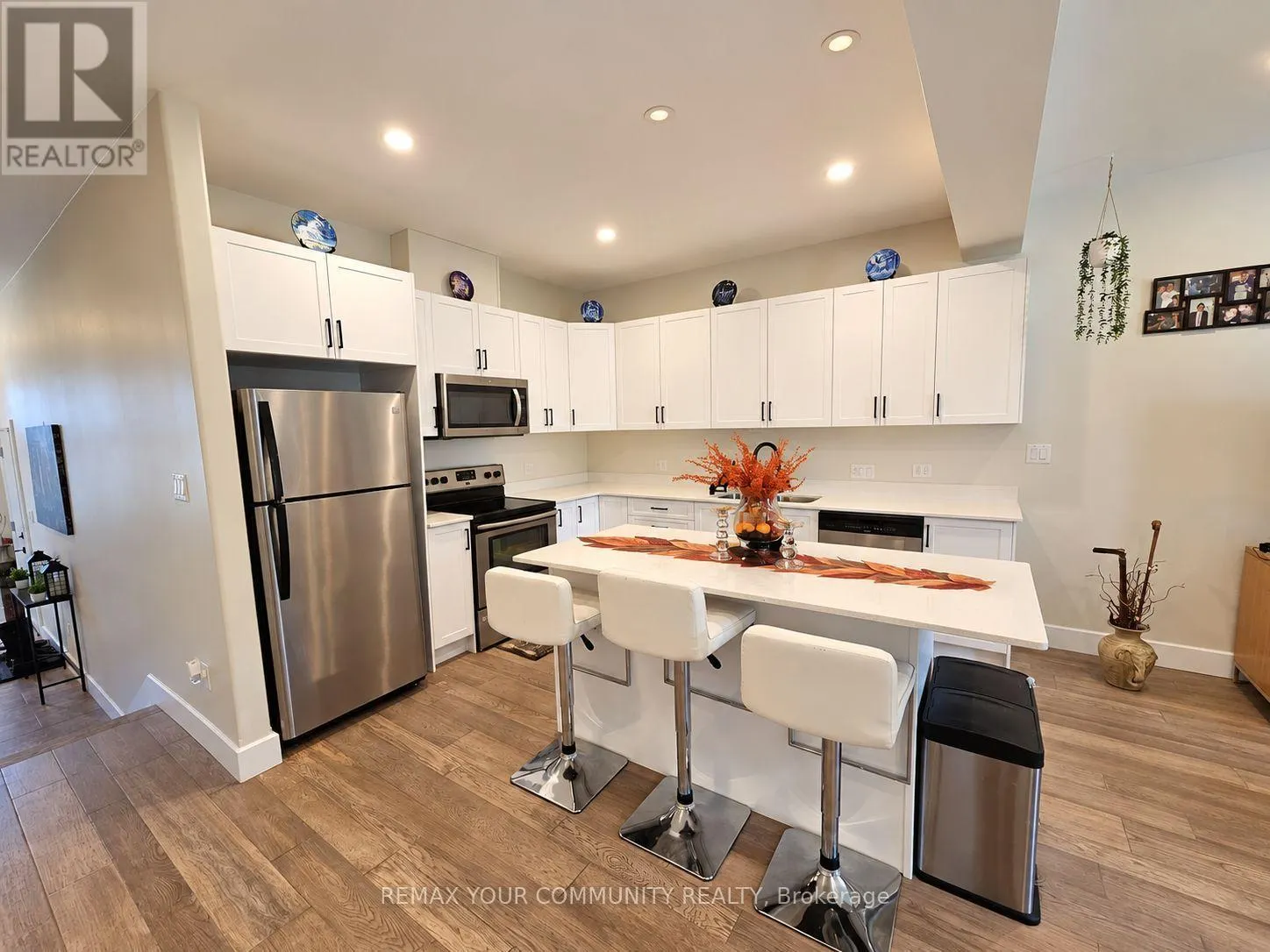 28 DUSENBURY DRIVE