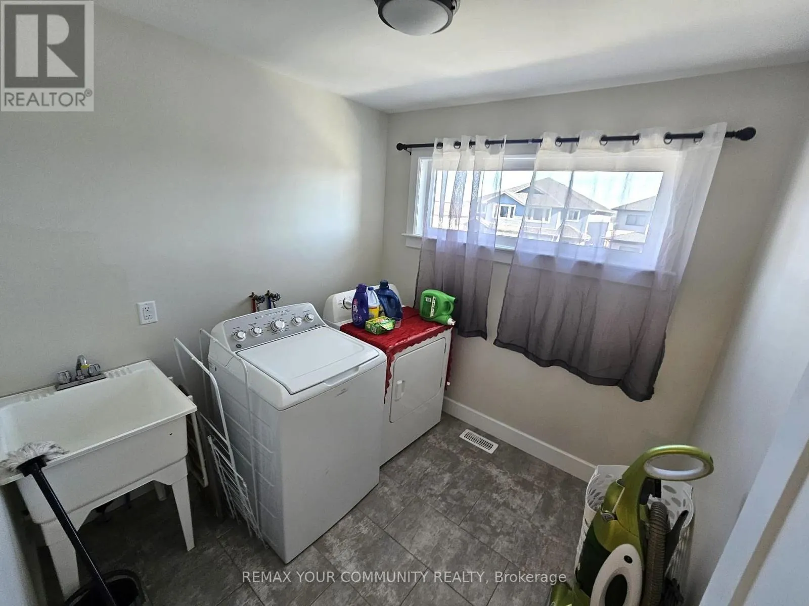 28 DUSENBURY DRIVE