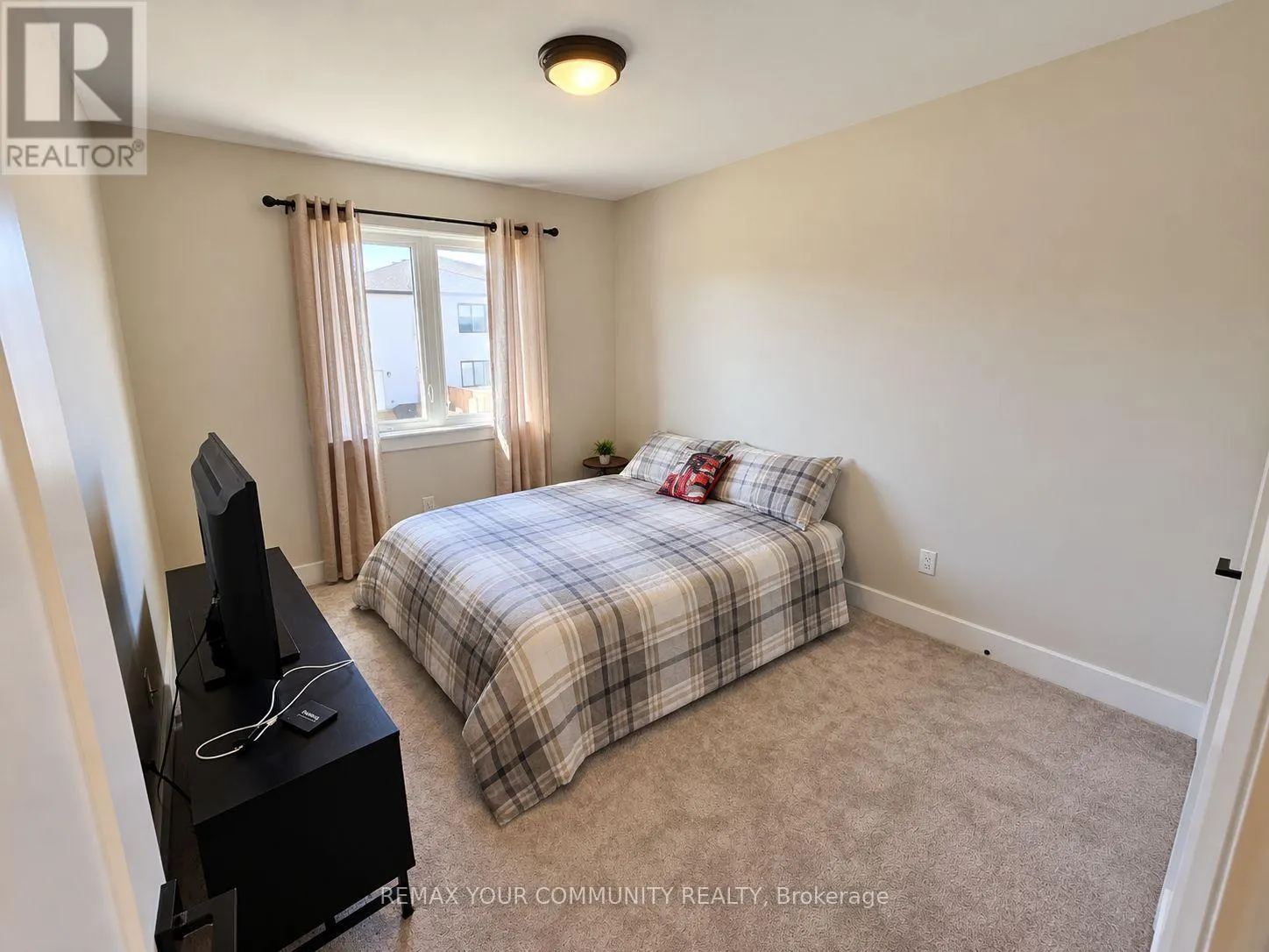 28 DUSENBURY DRIVE