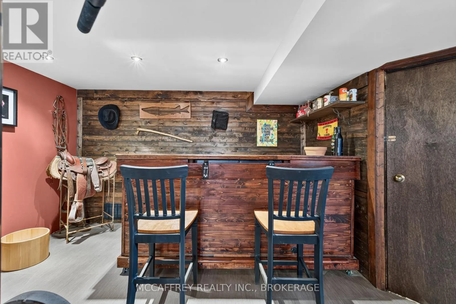 220 THOMAS STREET W