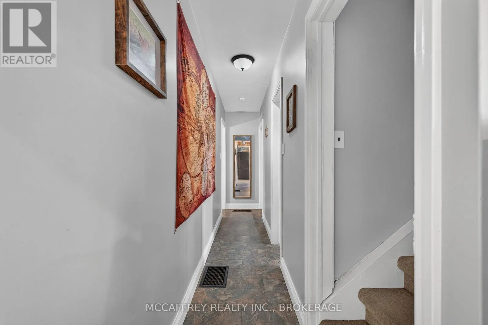 220 THOMAS STREET W