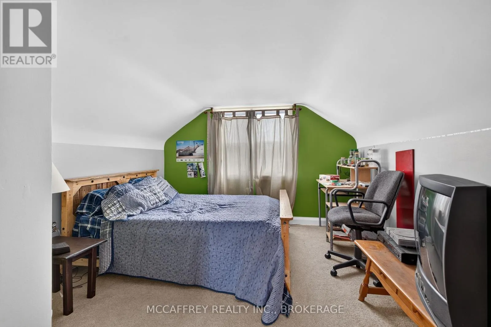220 THOMAS STREET W