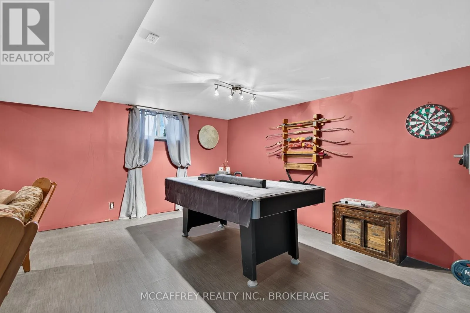 220 THOMAS STREET W
