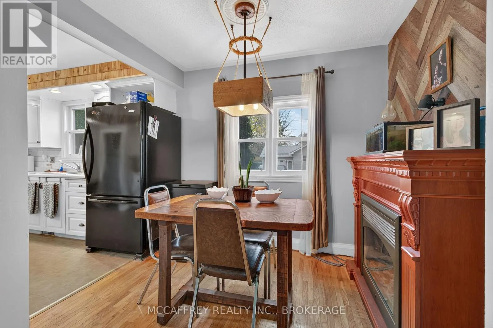 220 THOMAS STREET W