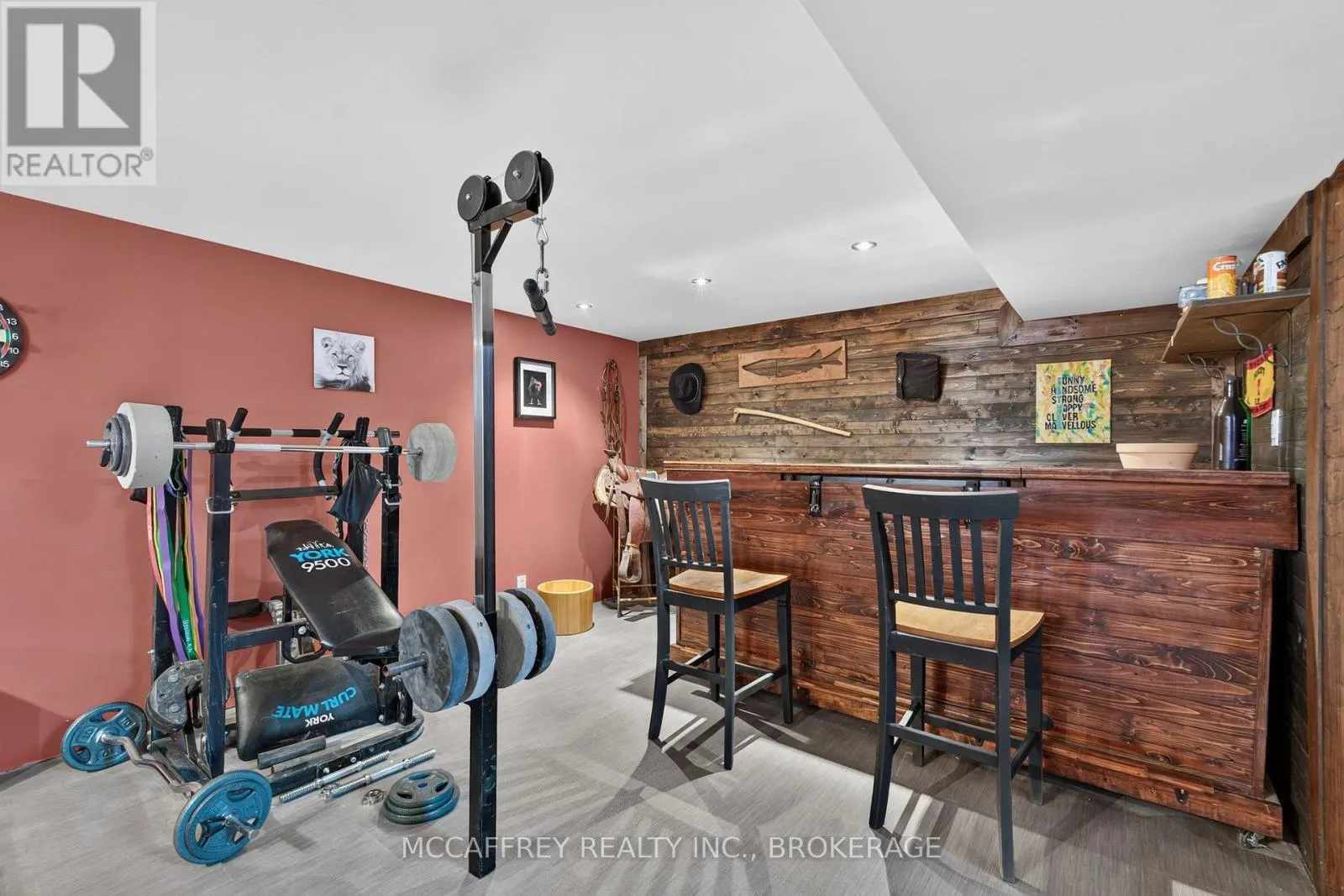 220 THOMAS STREET W