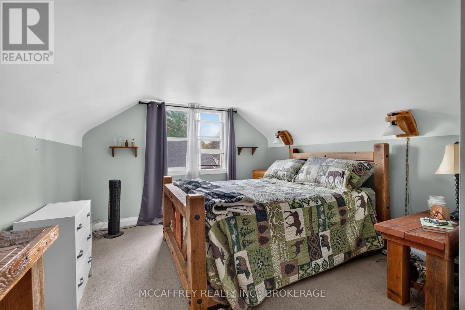 220 THOMAS STREET W