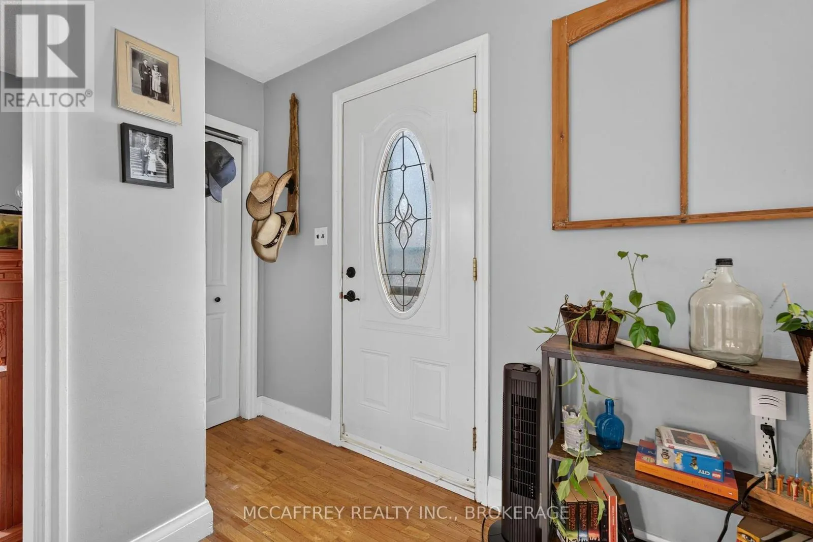 220 THOMAS STREET W