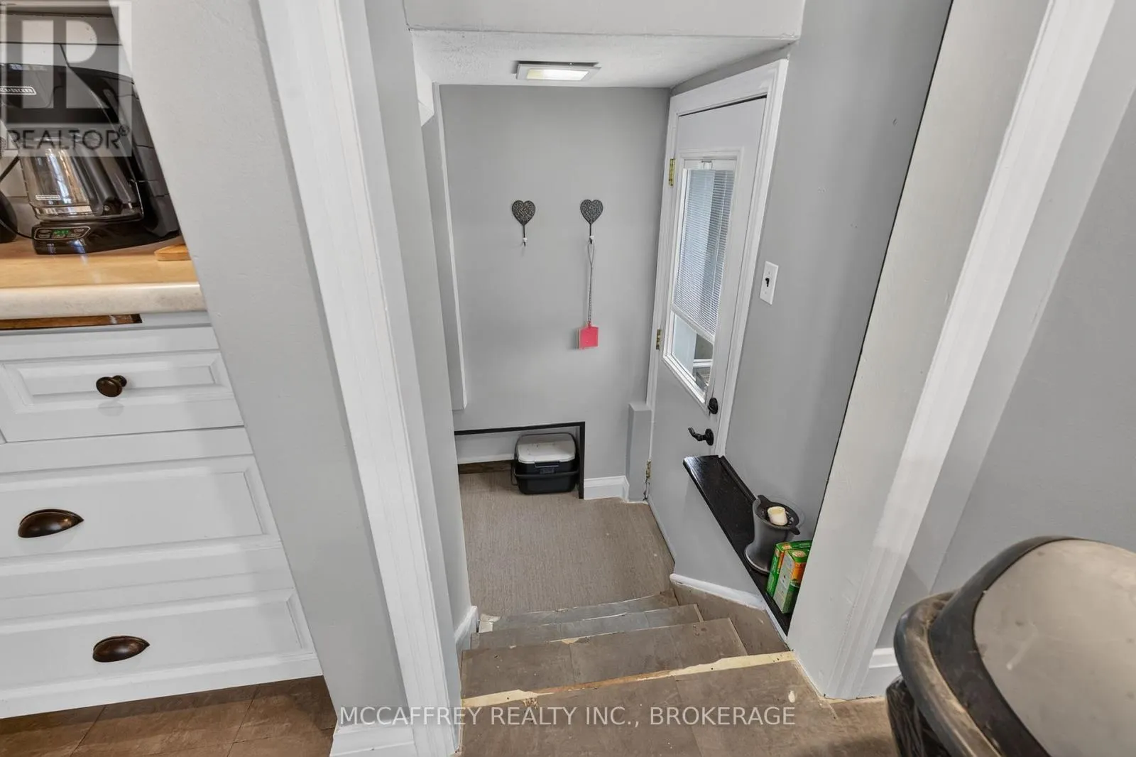 220 THOMAS STREET W