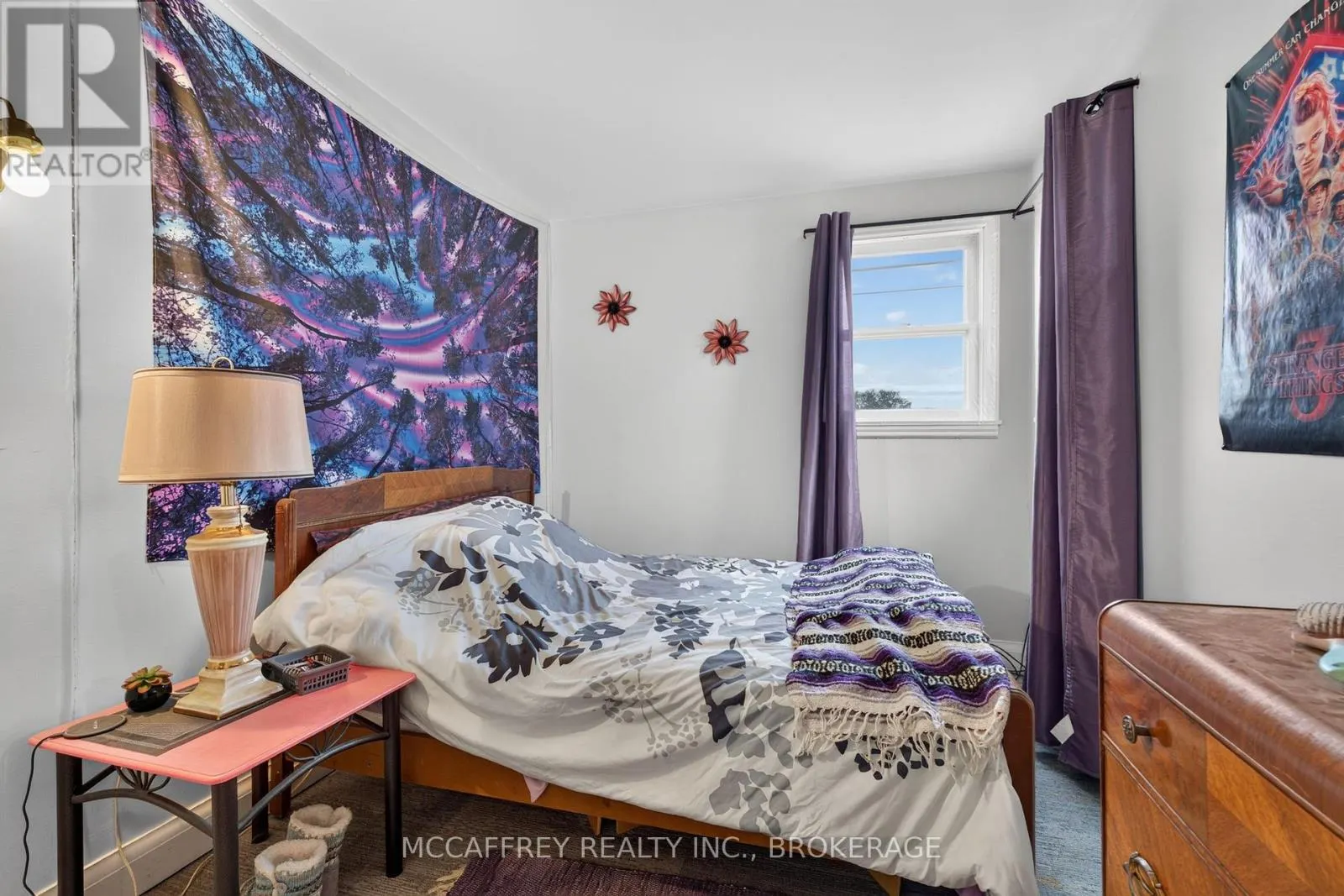 220 THOMAS STREET W