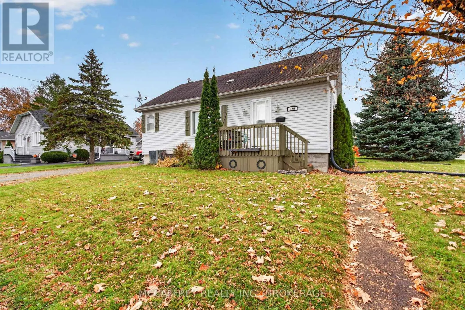 220 THOMAS STREET W