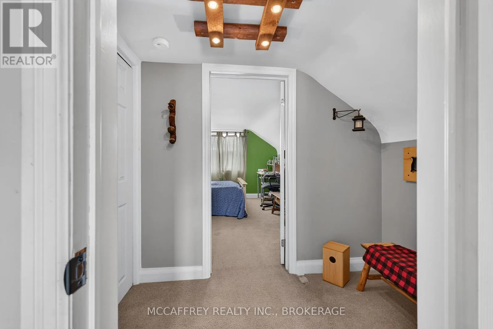 220 THOMAS STREET W