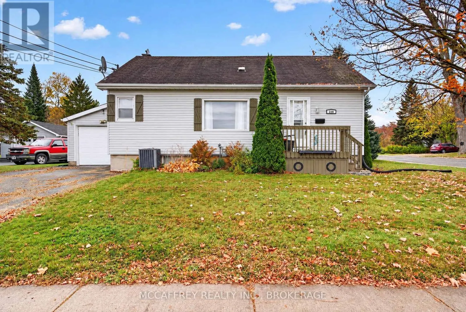 220 THOMAS STREET W