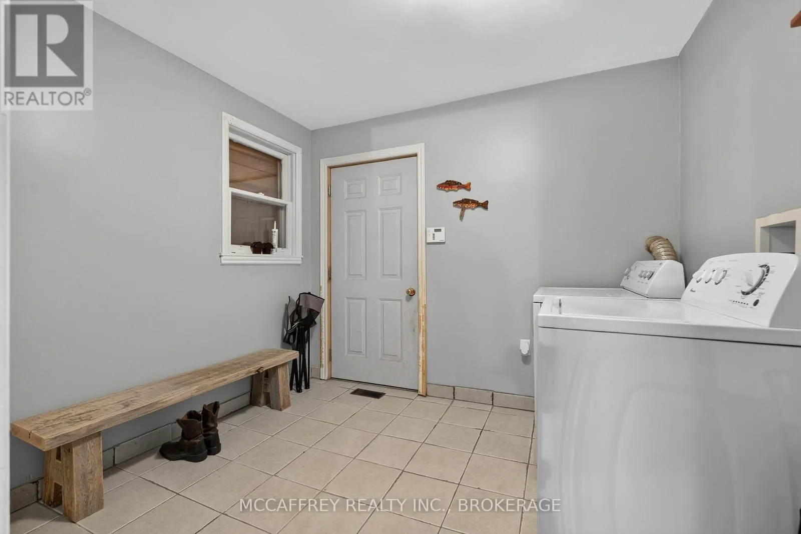 220 THOMAS STREET W