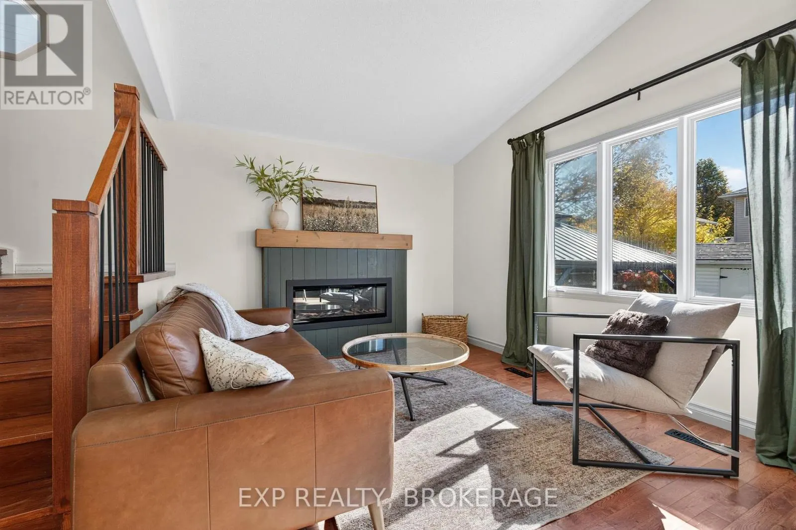 975 RAINBOW CRESCENT