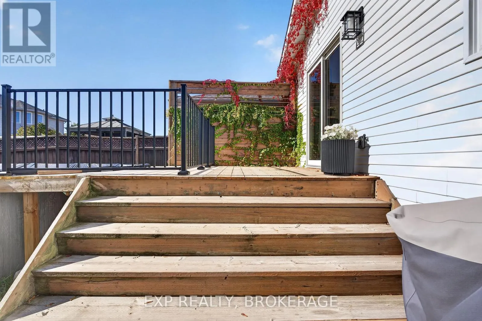 975 RAINBOW CRESCENT
