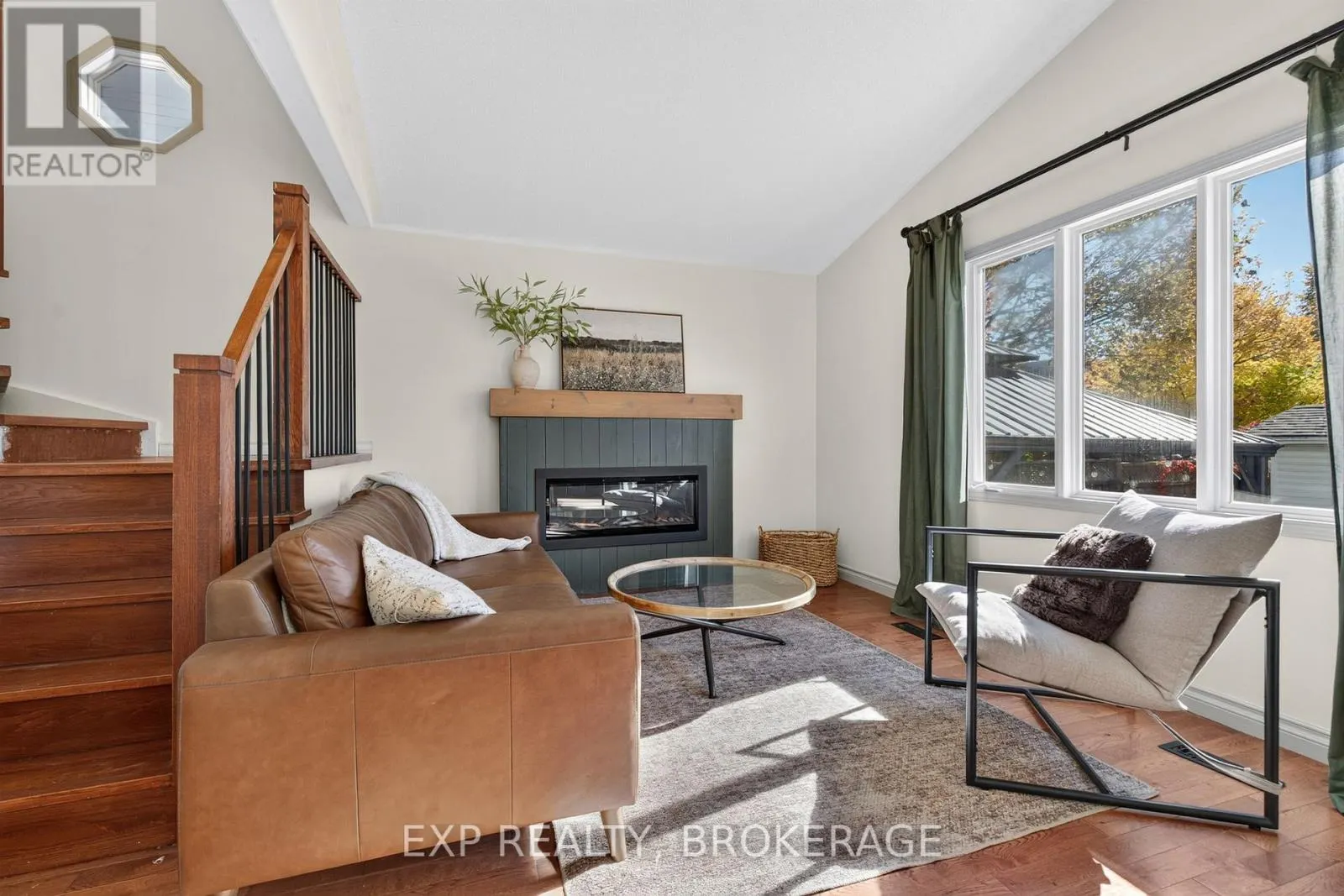 975 RAINBOW CRESCENT
