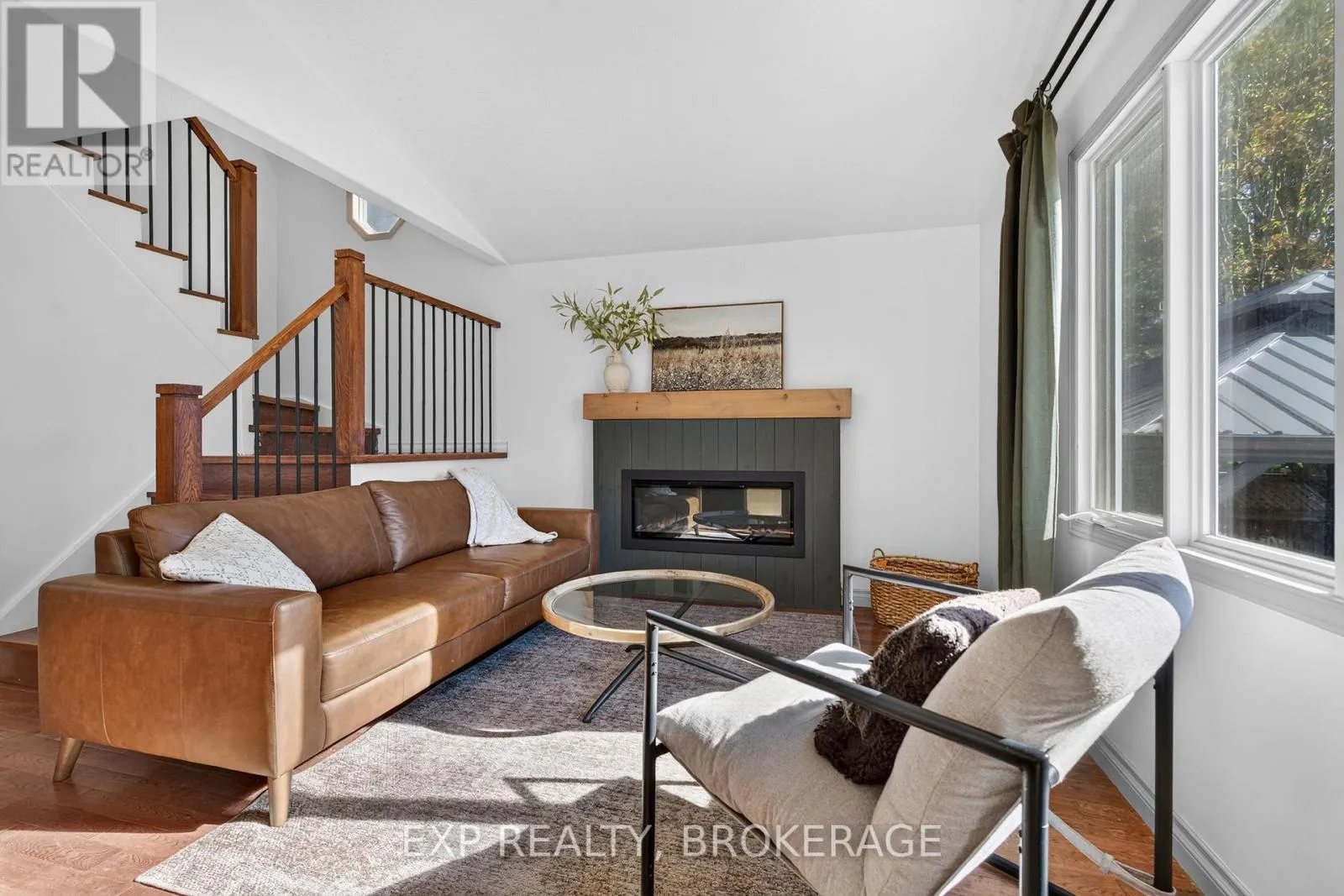 975 RAINBOW CRESCENT