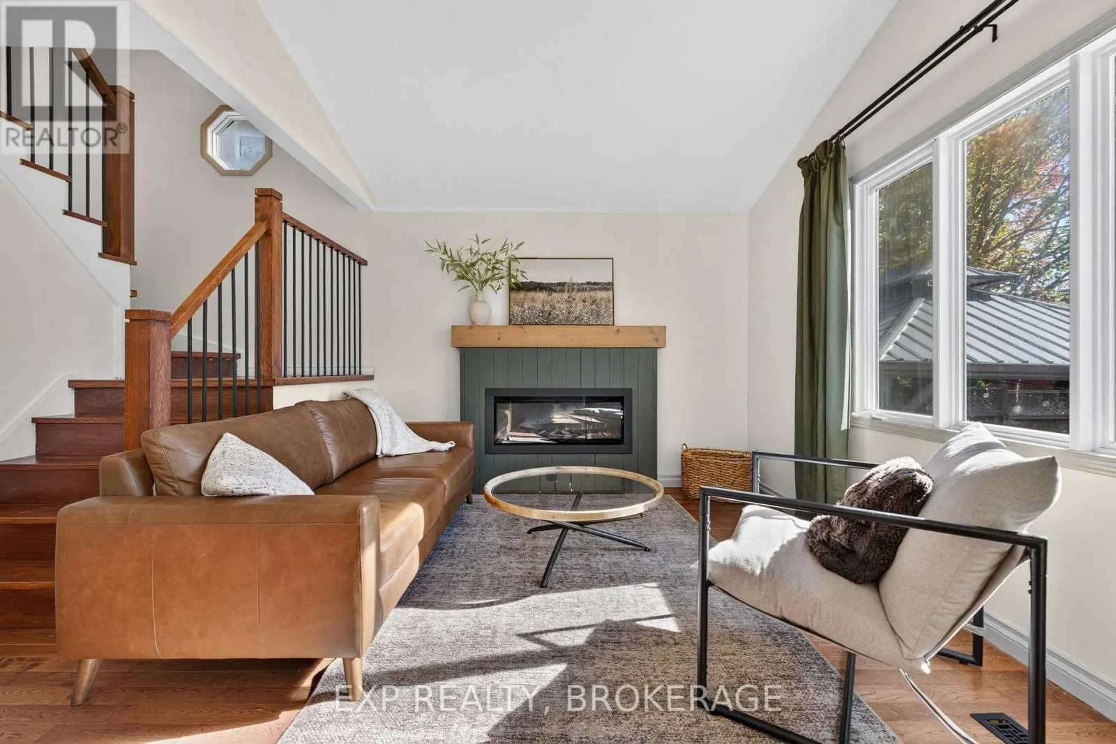975 RAINBOW CRESCENT