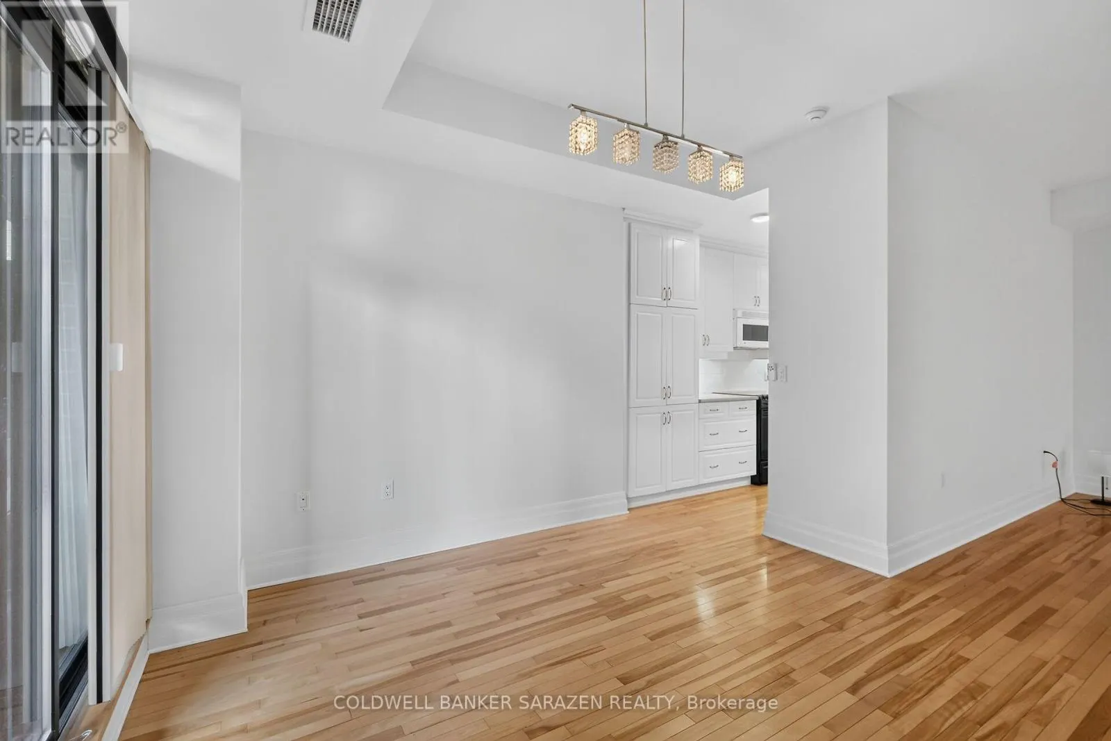 304 - 375 LISGAR STREET E