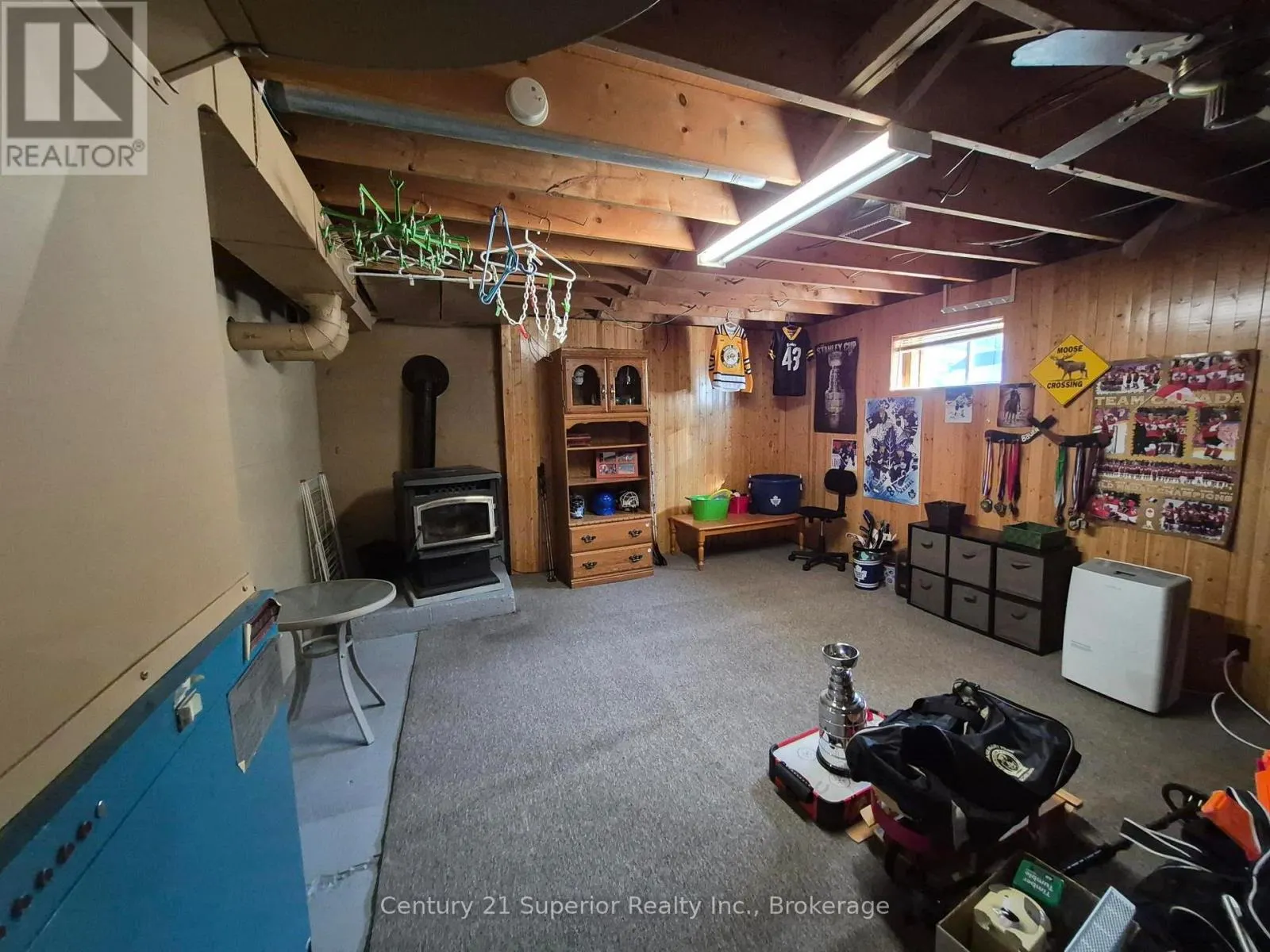 143 SUNSET DRIVE N