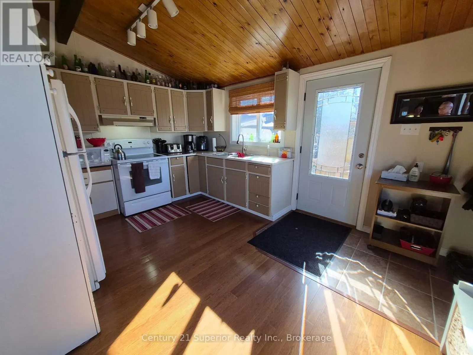 143 SUNSET DRIVE N