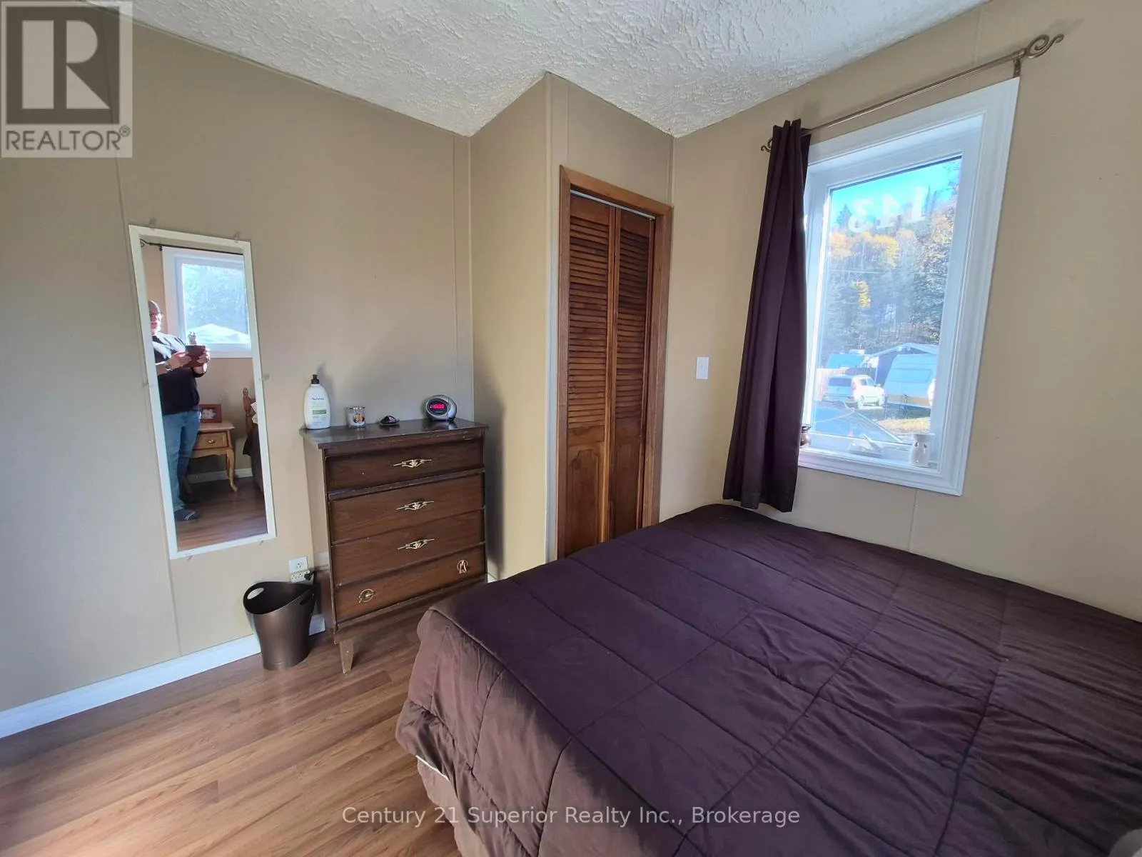 143 SUNSET DRIVE N