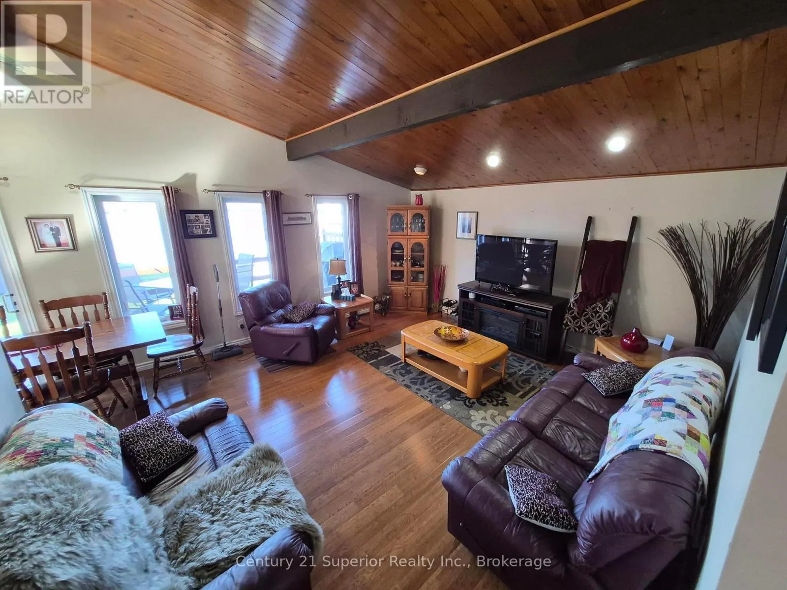 143 SUNSET DRIVE N