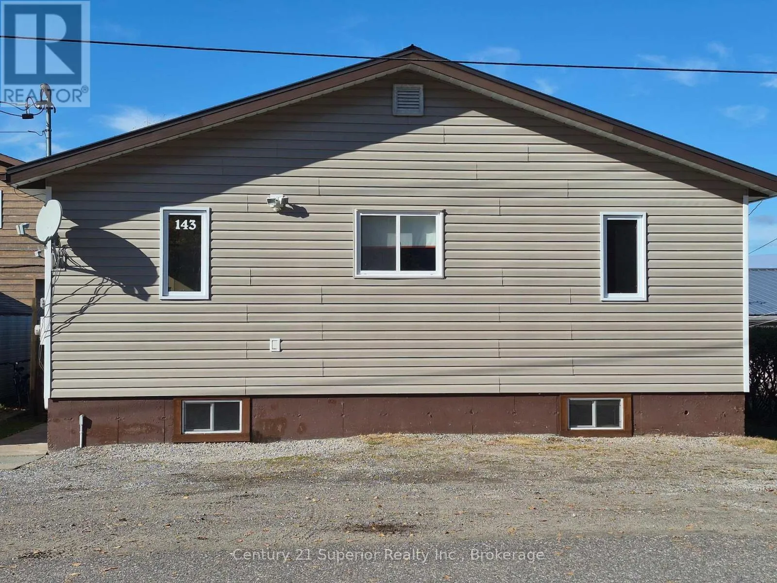 143 SUNSET DRIVE N