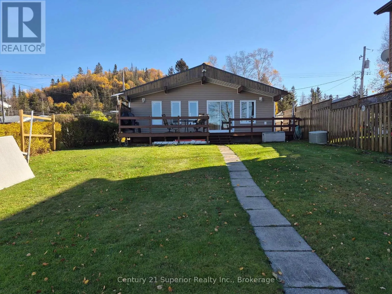 143 SUNSET DRIVE N