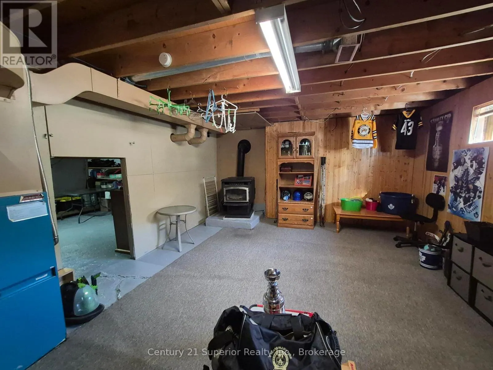 143 SUNSET DRIVE N