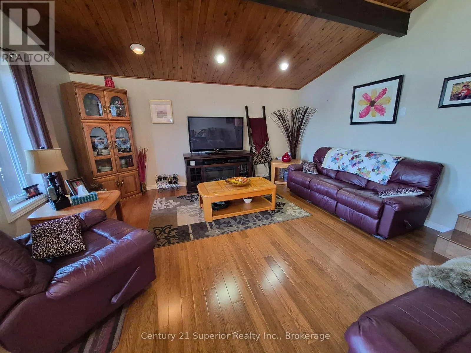143 SUNSET DRIVE N