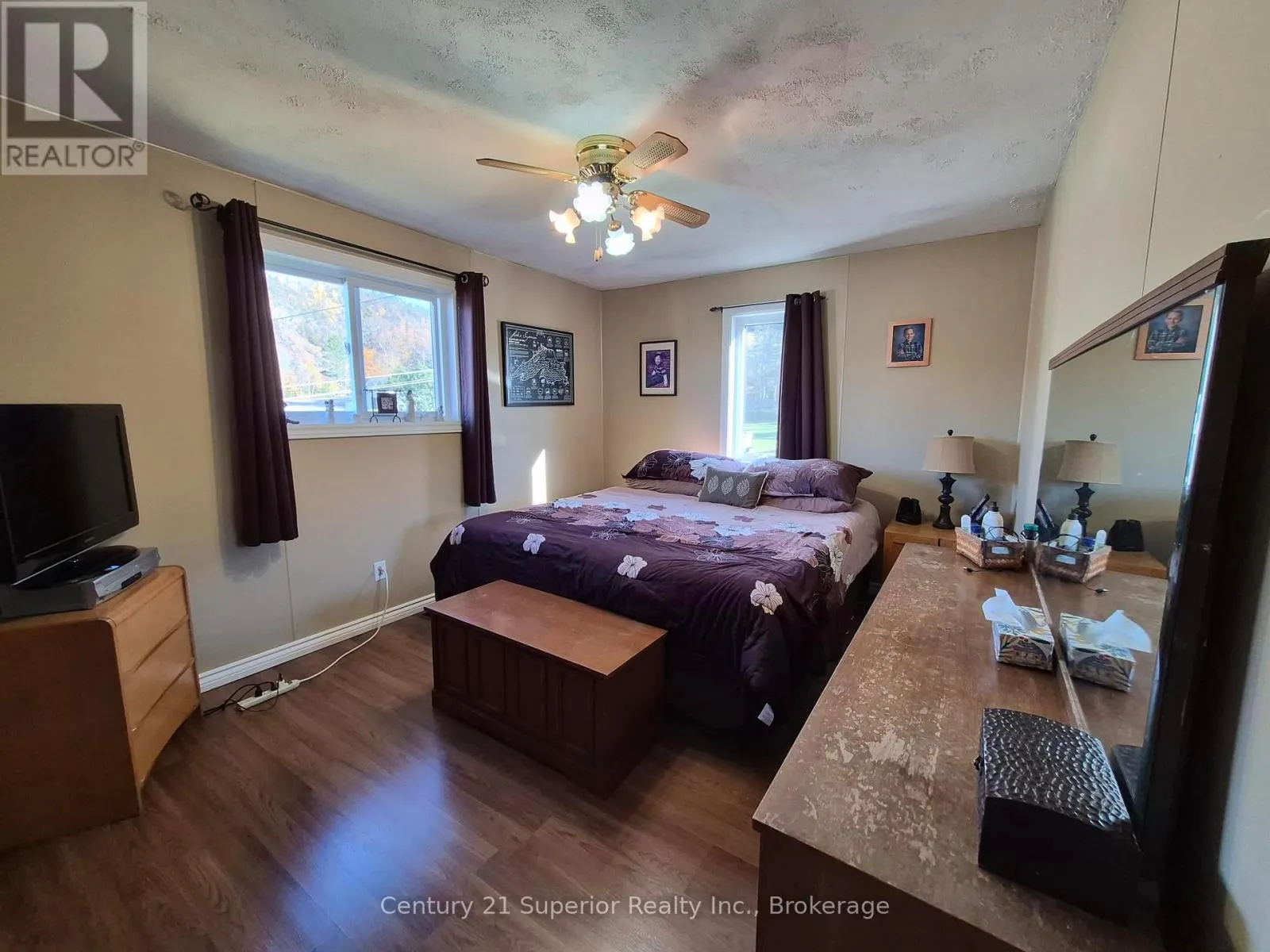 143 SUNSET DRIVE N