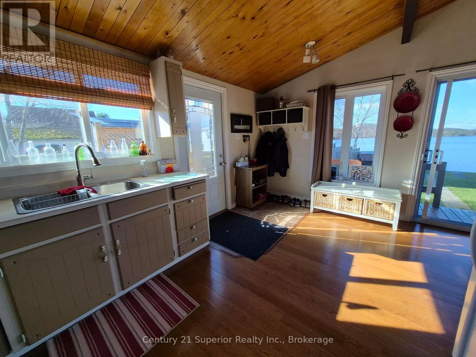 143 SUNSET DRIVE N