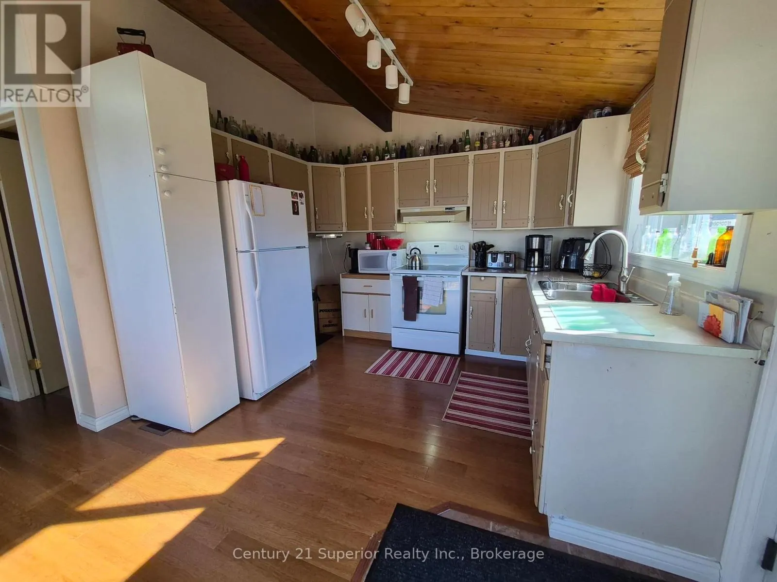 143 SUNSET DRIVE N