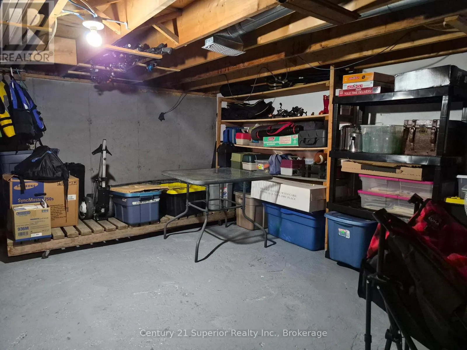 143 SUNSET DRIVE N