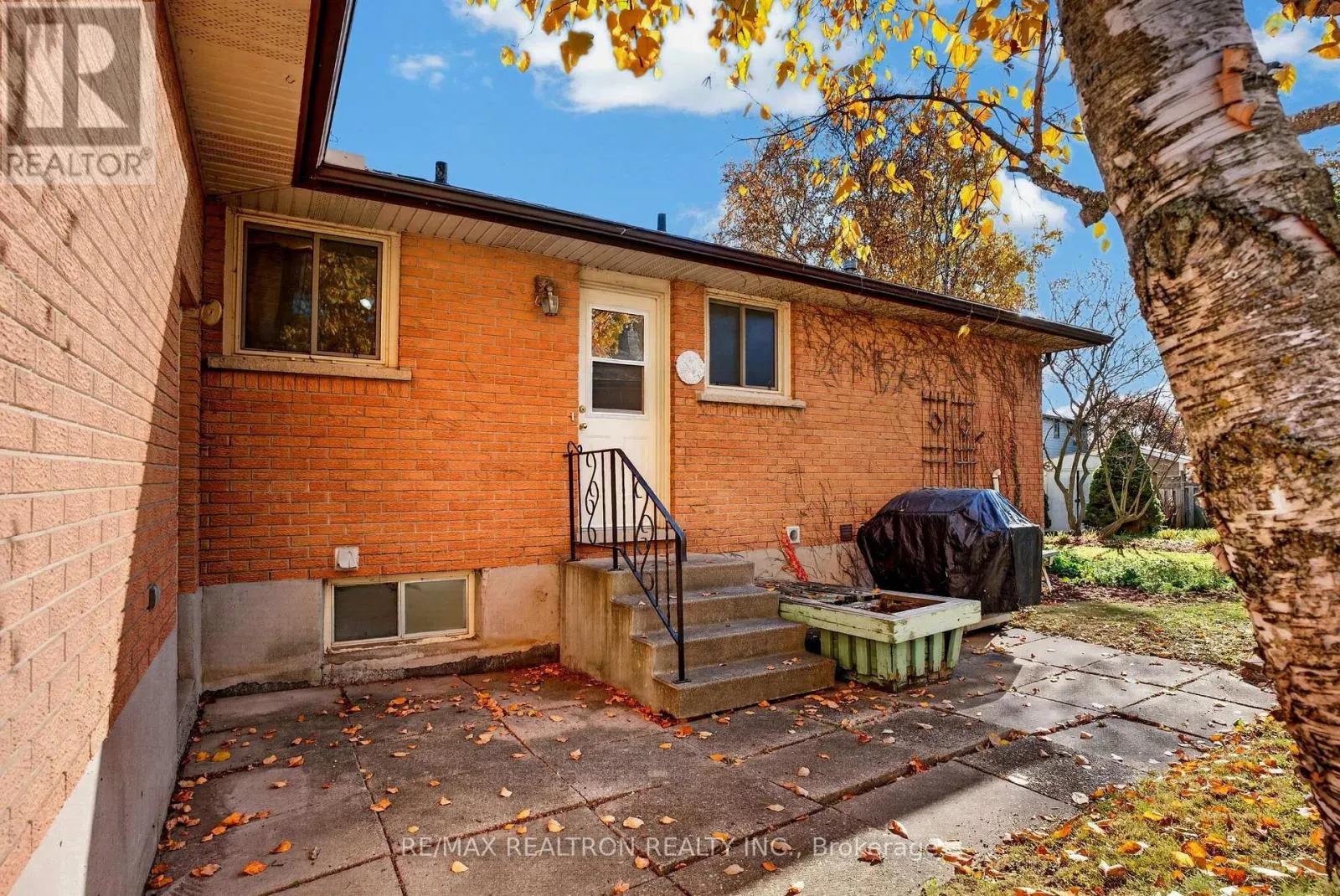 3 CANARY COURT