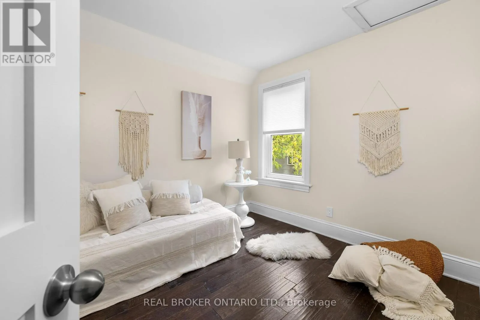 31 WESTMOUNT AVENUE