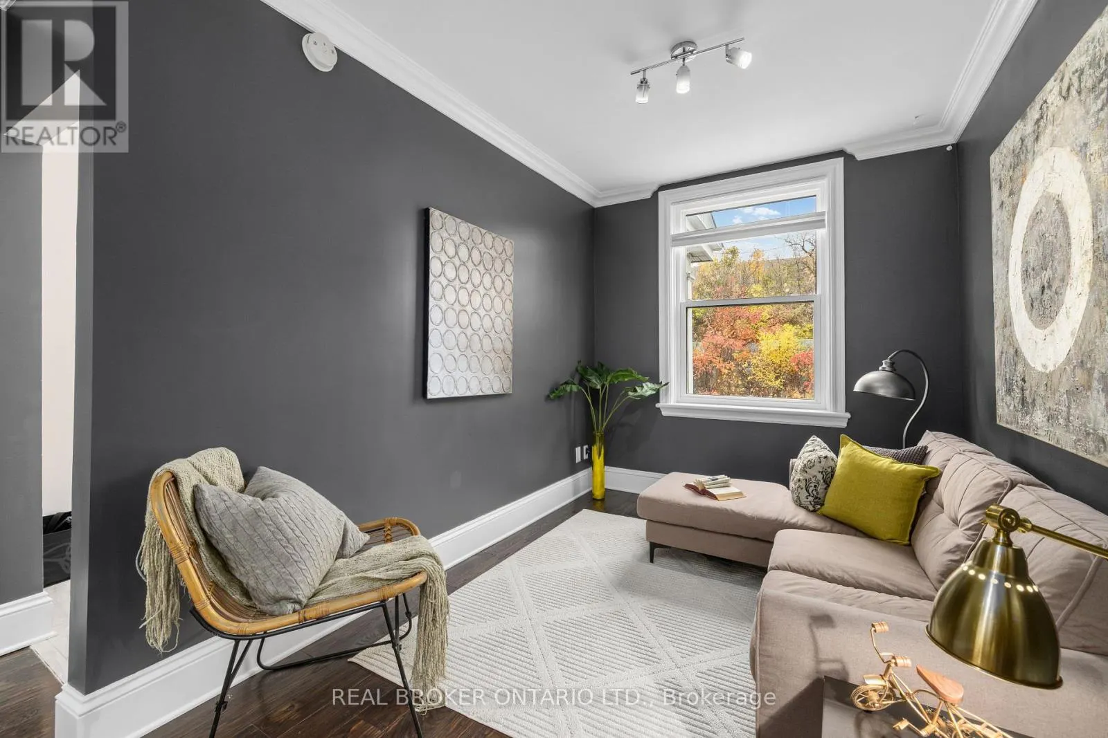 31 WESTMOUNT AVENUE