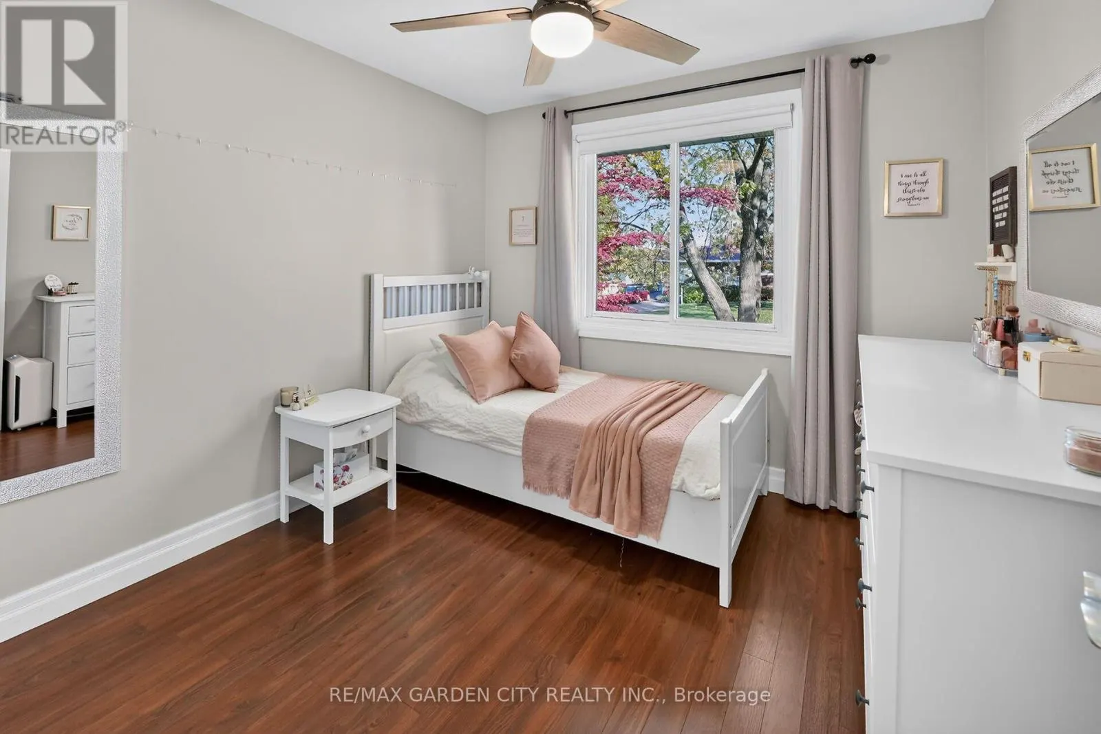 2 PARKDALE CRESCENT