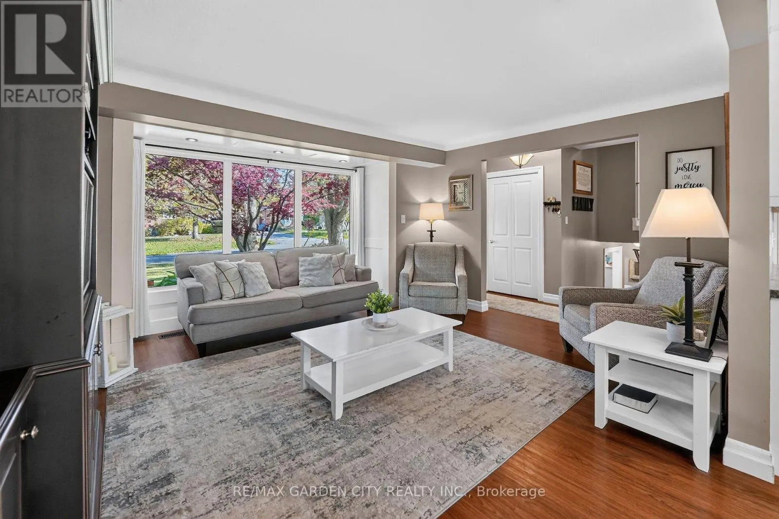 2 PARKDALE CRESCENT