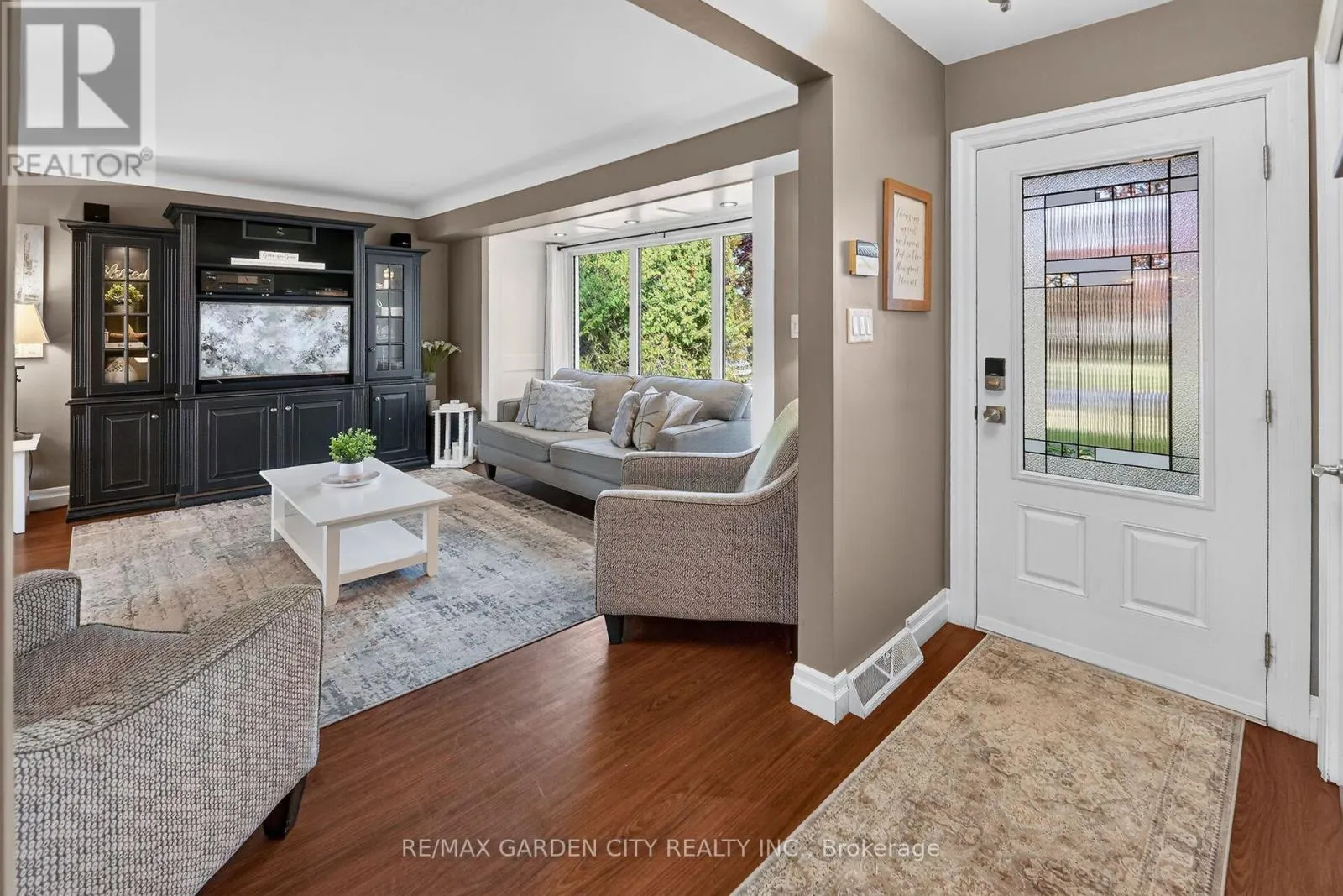2 PARKDALE CRESCENT