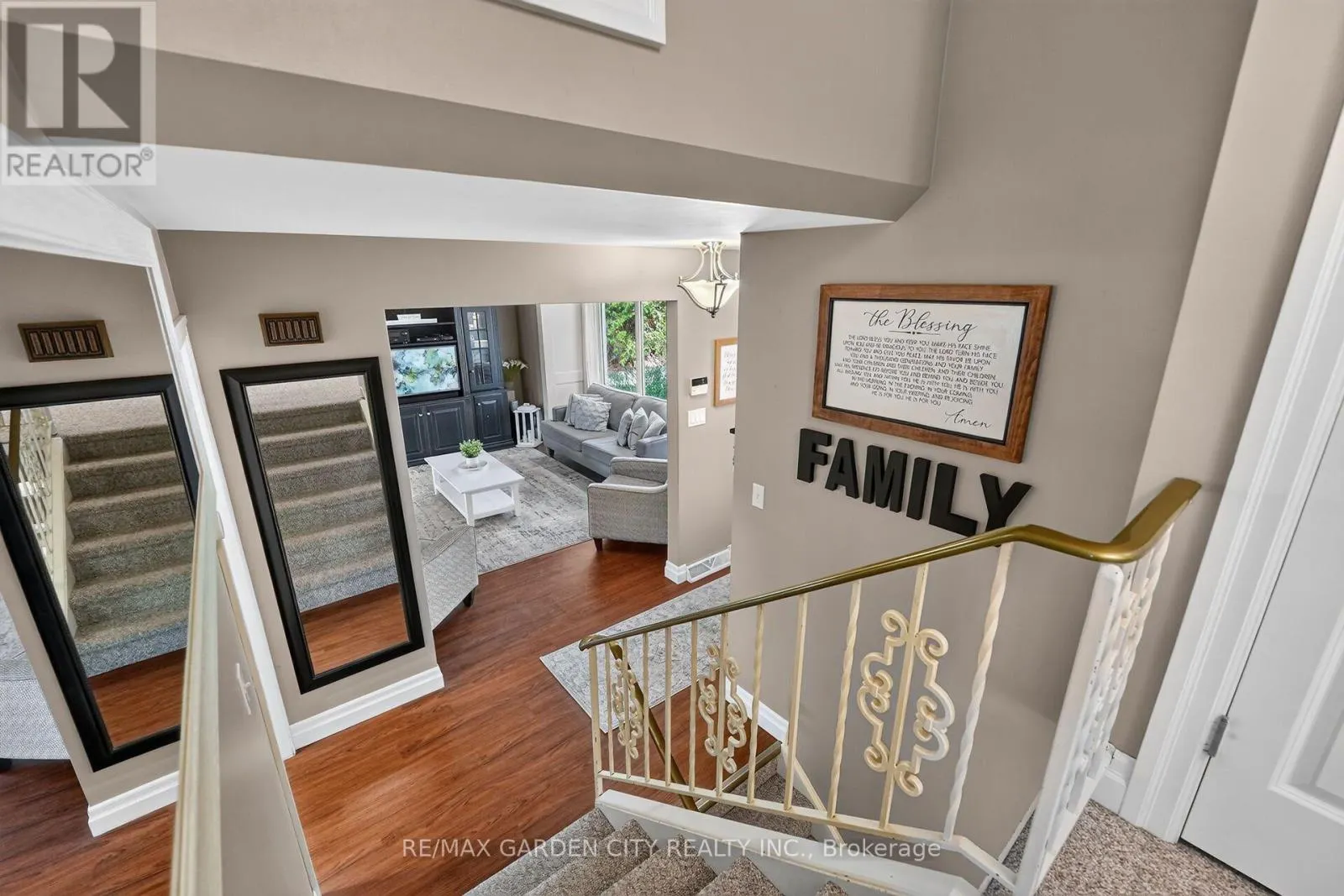 2 PARKDALE CRESCENT