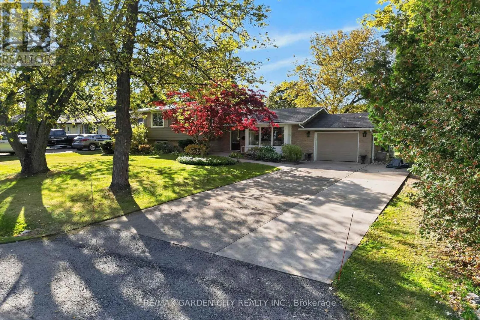 2 PARKDALE CRESCENT