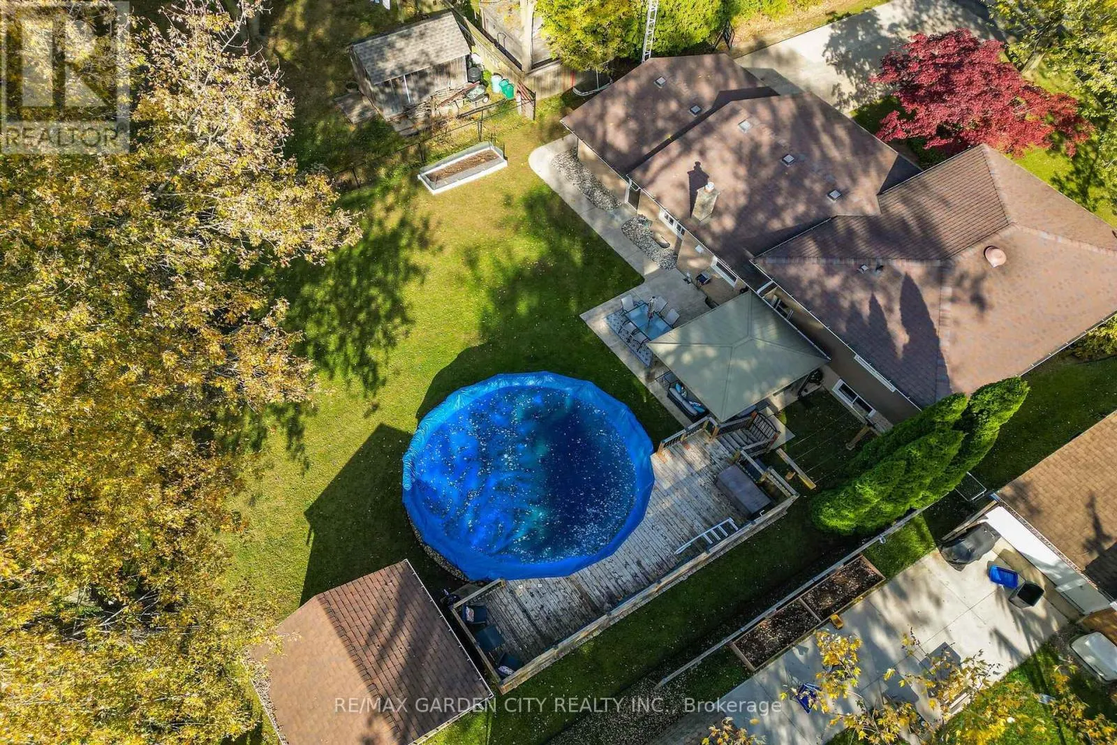 2 PARKDALE CRESCENT