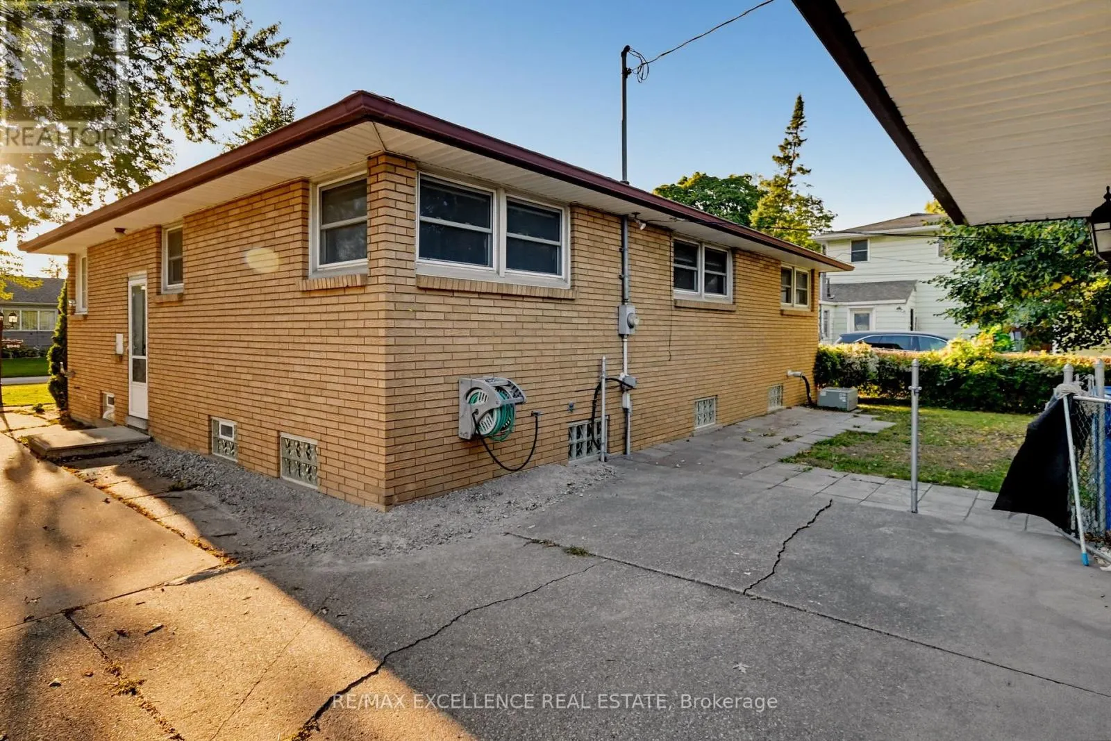 3040 WOODLAWN AVENUE